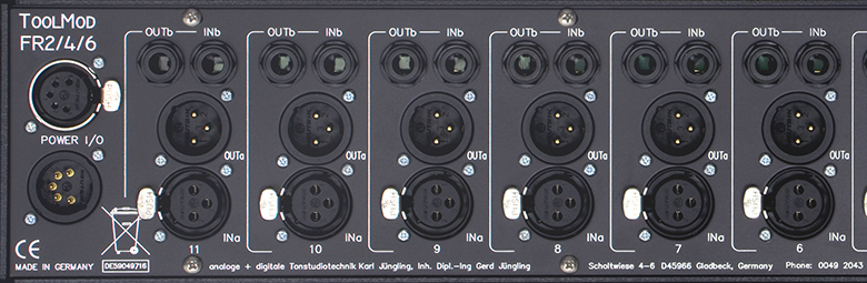 Anschlüsse für Audio und Stromversorgung des 2HE Rahmens